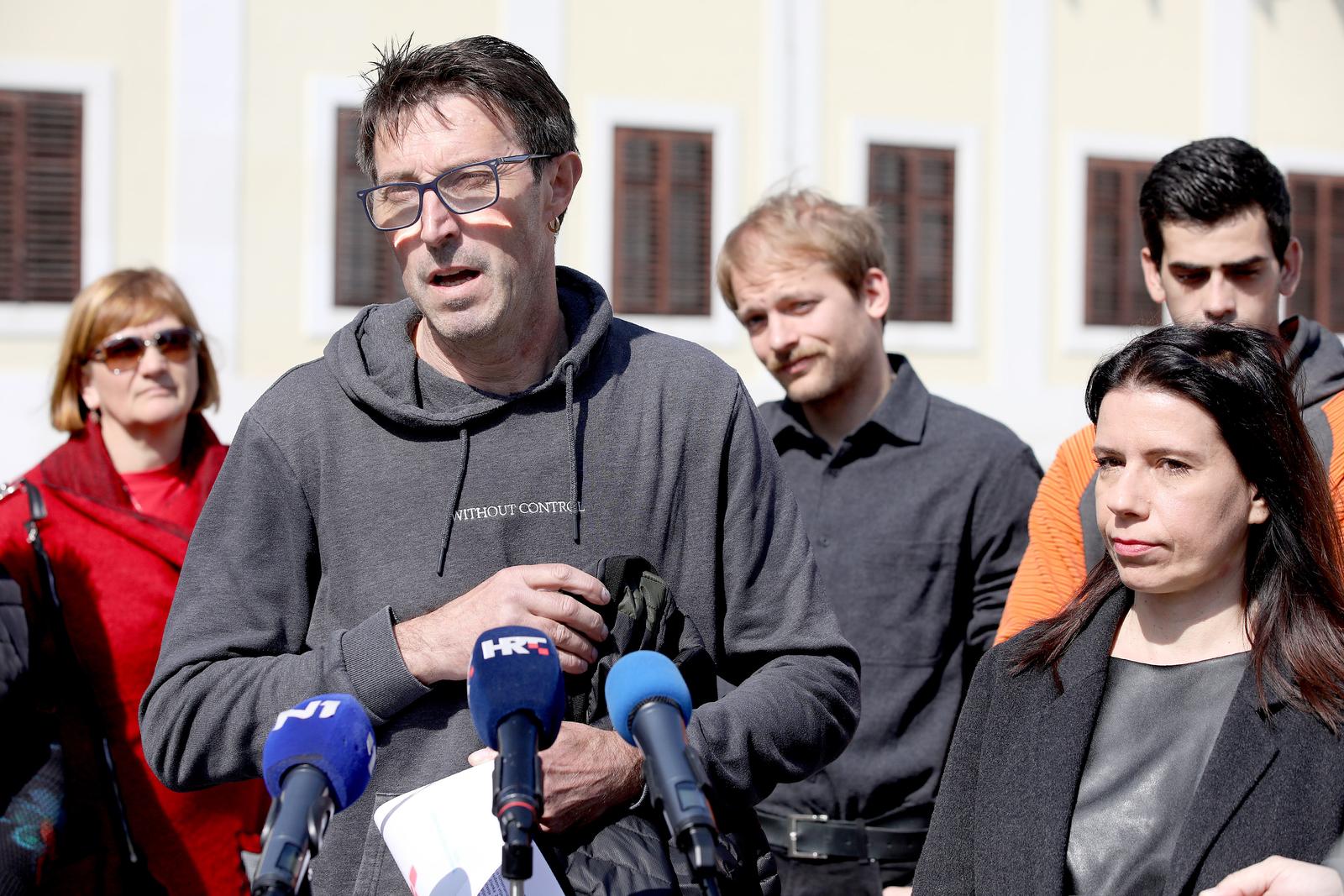 21.03.2023., Zagreb - Na Trgu svetog Marka odrzana je konferencija za medije Nezavisnog sindikata radnika Hrvatske na temu grubog krsenja radnickih prava u poduzecu Plodine d.d. iz Rijeke. Photo: Patrik Macek/PIXSELL