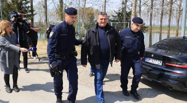 21.04.2022.,Ceminac - Policija od jutros pretrazuje kucu za odmor Zlatka Pinjuha u Grabovcu, nacelnika baranjske opcine Ceminac. Uhiceni su nacelnik Pinjuh, njegovi sinovi te nacelnikova partnerica  Photo: Davor Javorovic/PIXSELL