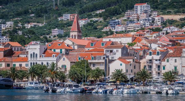 21.06.2023., Makarska - Apartmanizacija Makarske. Pogled na novoizgradjeni dio Makarske u visim djelovima grada se nalazi puno novih objekata. Photo: Zvonimir Barisin/PIXSELL