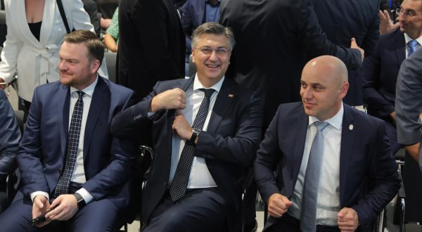 21.07.2023., Vinkovci - U Gradskoj knjiznici i citaonici odrzana je svecana sjednica povodom Dana Grada Vinkovaca. ministar financija Marko Primorac, predsjednik Vlade Andrej Plenkovic, gradonacelnik Vinkovaca Ivan Bosancic Photo: Dubravka Petric/PIXSELL