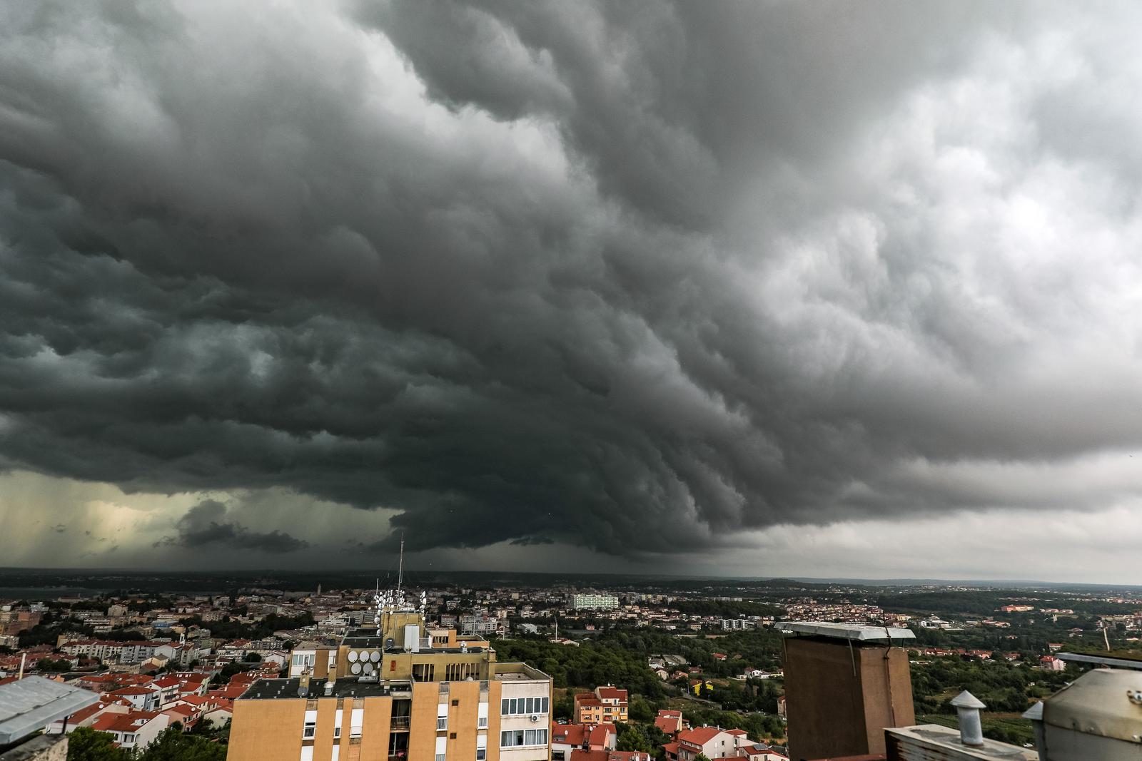 21.07.2023.., Pula -
Nevrijeme u Puli  Photo: Srecko Niketic/PIXSELL