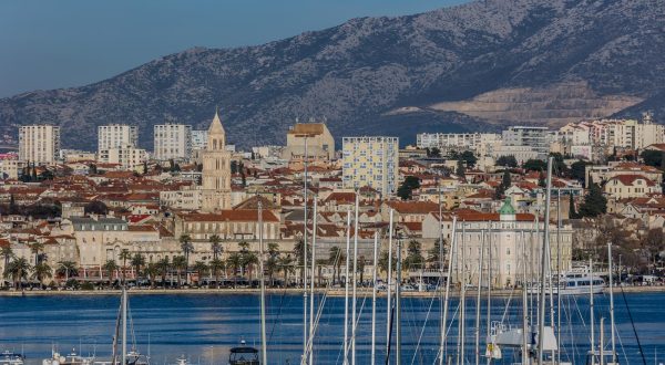 20.02.2023., Split - Pogled na Split sa Sustipana. Suncano poslijepodne i pogled na Split sa parka Sustipan.   Photo: Zvonimir Barisin/PIXSELL