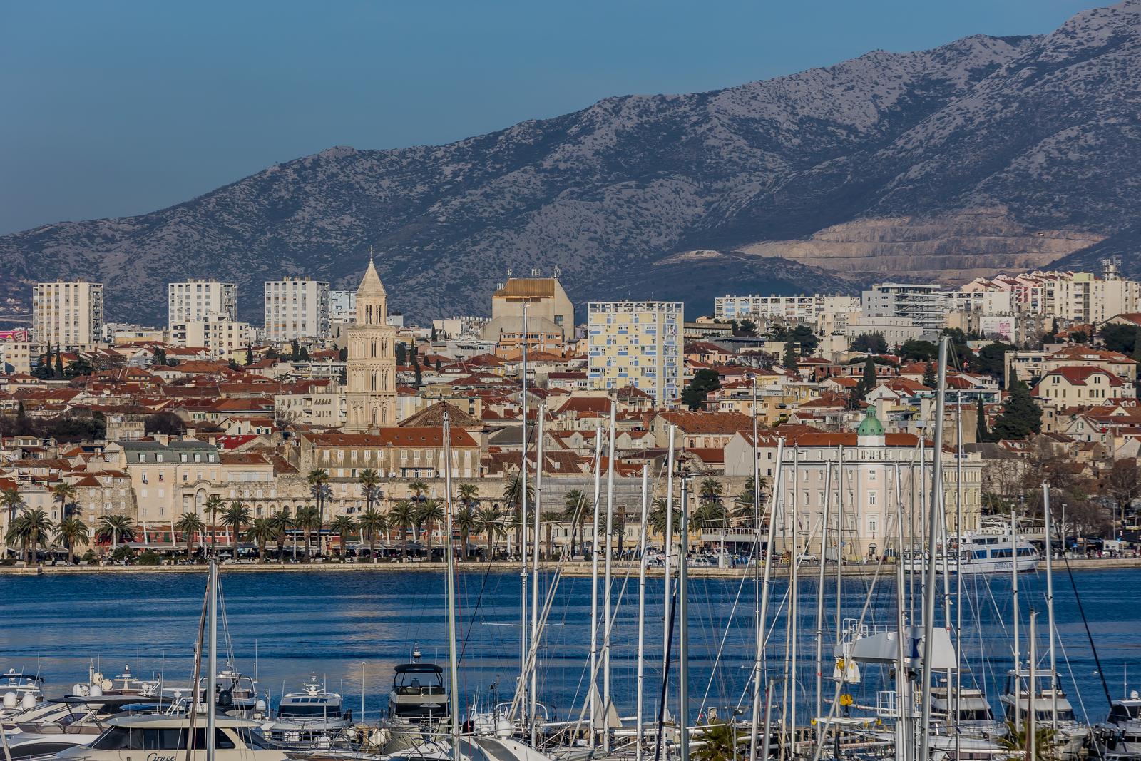 20.02.2023., Split - Pogled na Split sa Sustipana. Suncano poslijepodne i pogled na Split sa parka Sustipan.   Photo: Zvonimir Barisin/PIXSELL