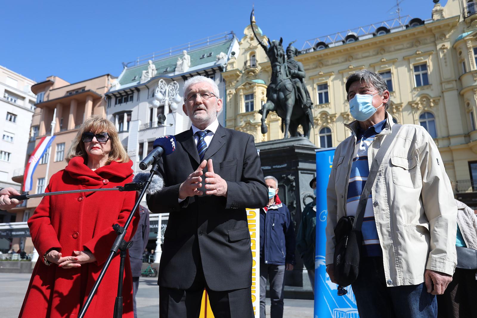 22.04.2021., Zagreb - Kandidat za gradonacelnika Zagreba platforme Umirovljenici zajedno Milivoj Spika, kandidatkinja i kandidat za zamjenicu i zamjenika gradonacelnika Blanka Sunara i Branko Petrovic odrzali su konferenciju za medije. Tema je "Nova izdaja umirovljenika, ovaj puta od strane generala HV-a i predsjednika HSU-a Veselka Gabricevica koji se umjesto obecane suradnje u interesu svih umirovljenika okrenuo 'trgovanju' njihovim interesima, rasturajuci pri tome i vlastitu stranku".rPhoto: Patrik Macek/PIXSELL