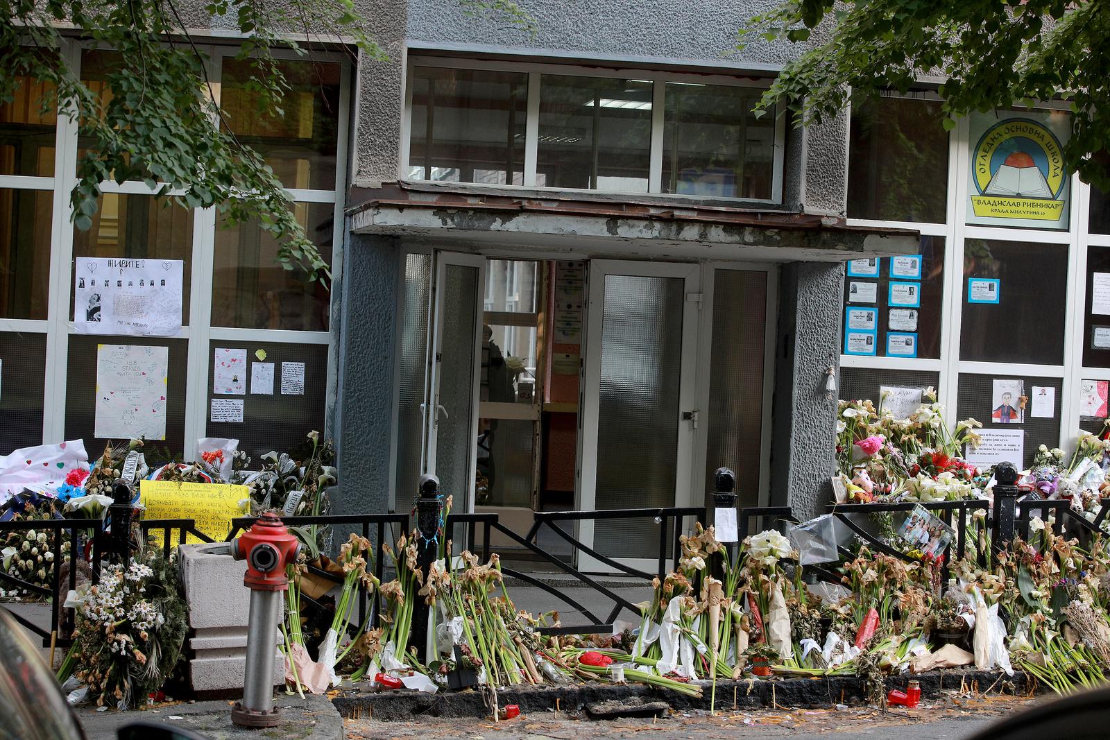 22, May, 2023, Belgrade - Classes at the Elementary School "Vladislav Ribnikar" continued from this morning, and will take place from 8 am for the morning shift and from 1 pm for the afternoon shift. Photo: Milos Tesic/ATAImages

22, maj, 2023, Beograd - Nastava u Osnovnoj skoli "Vladislav Ribnikar" je nastavljena od jutros,  a odvijace se od osam za prepodnevnu i od 13 casova za popodnevnu smenu. Photo: Milos Tesic/ATAImages Photo: Milos Tesic/ATAImages/PIXSELL