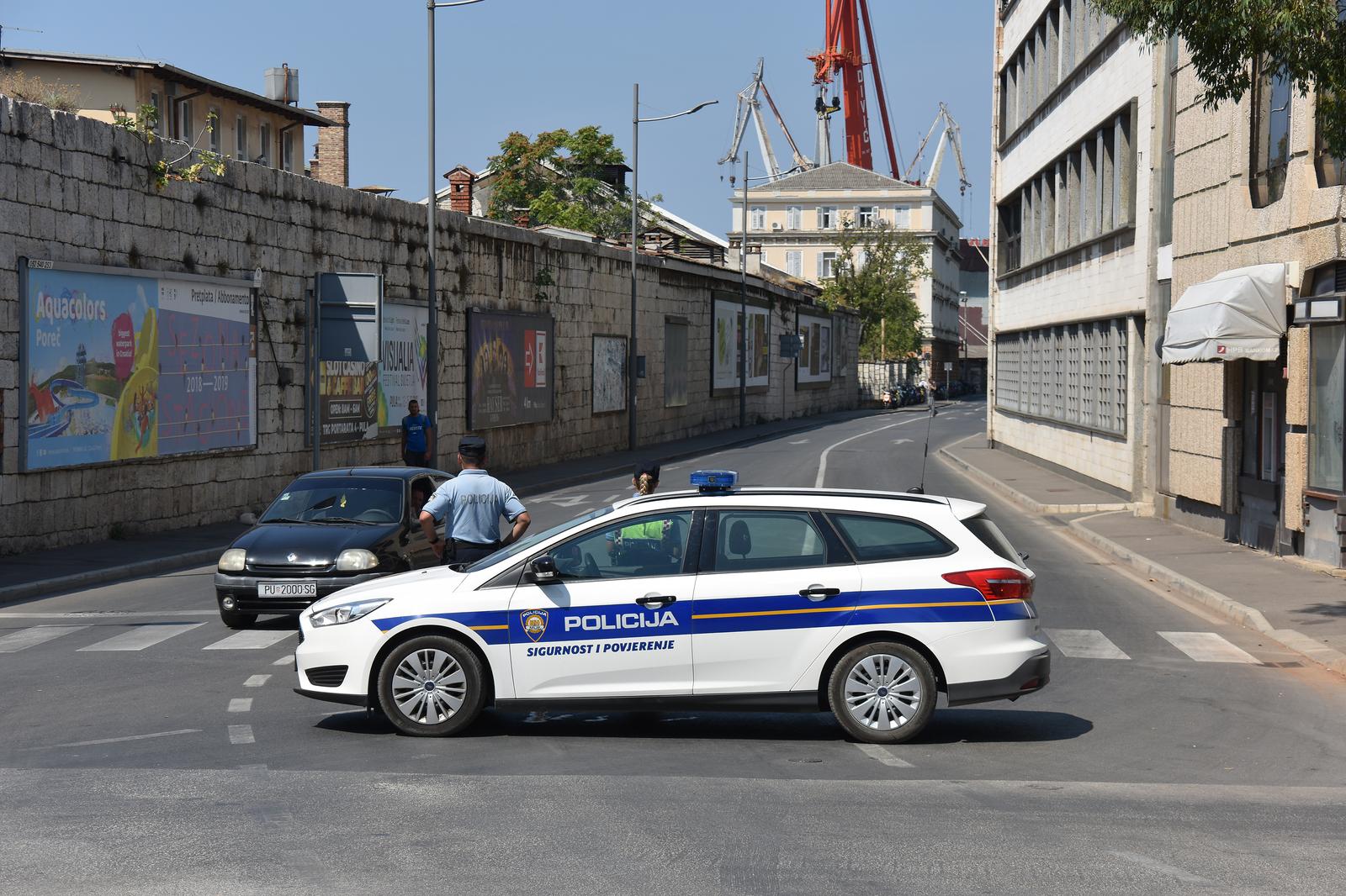 Pula: Grupa štrajkaša prošla gradskim ulicama 22.08.2018., Pula - Grupa strajkasa brodogradilista Uljanik oko podneva prosla mimohodom kroz centar grada zahtjevajuci ostavku Uprave brodogradilista. Photo: Dusko Marusic/PIXSELL