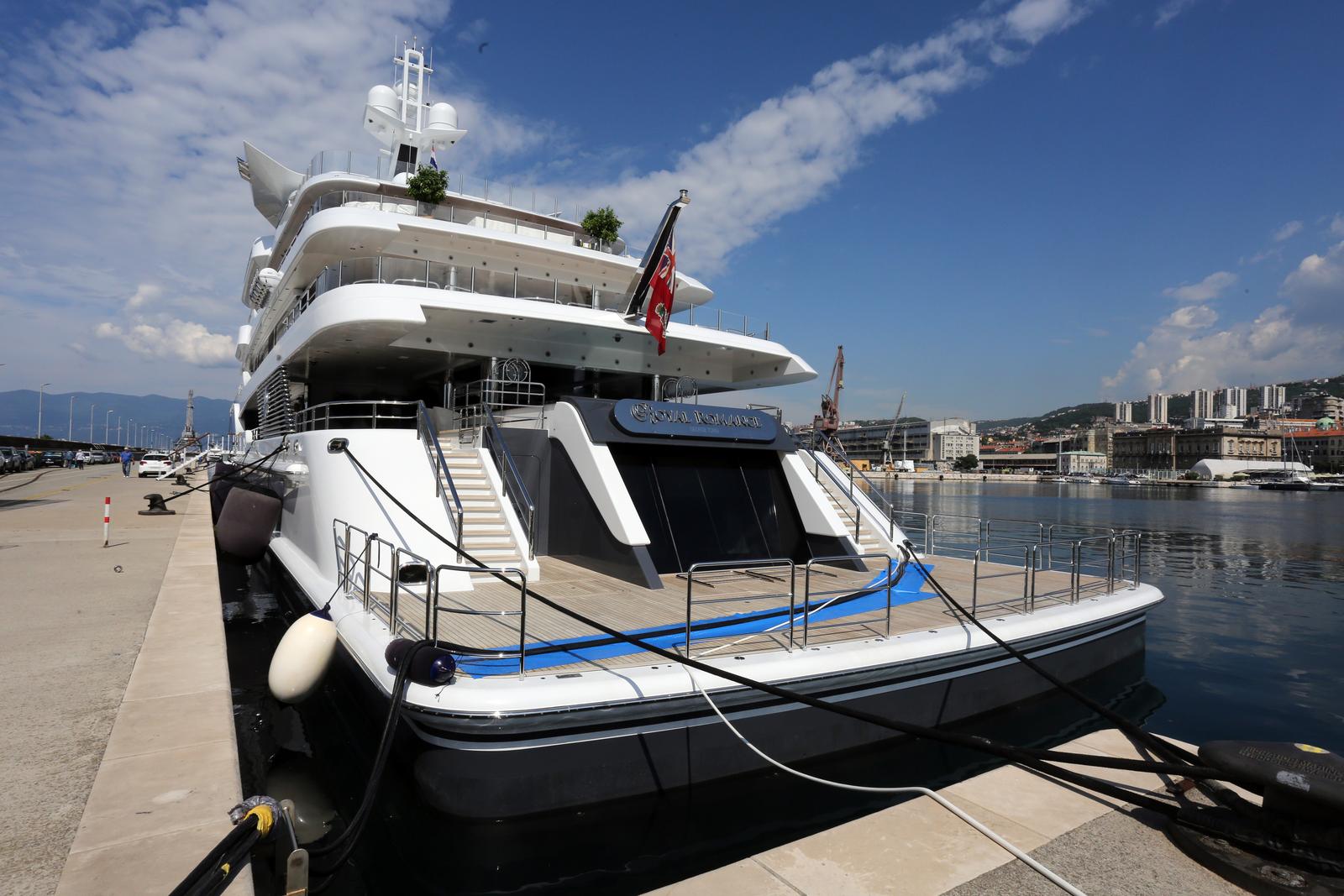 23.05.2017., Rijeka - Luksuzna mega jahta "Royal Romance" duga 93 metra i siroka 14,3 metra privezana na lukobranu putnickog dijela rijecke luke. Vlasnik je prijatelj ruskog predsjednika Putina ruski oligarh Viktor Medvedcuk.rPhoto: Goran Kovacic/PIXSELL