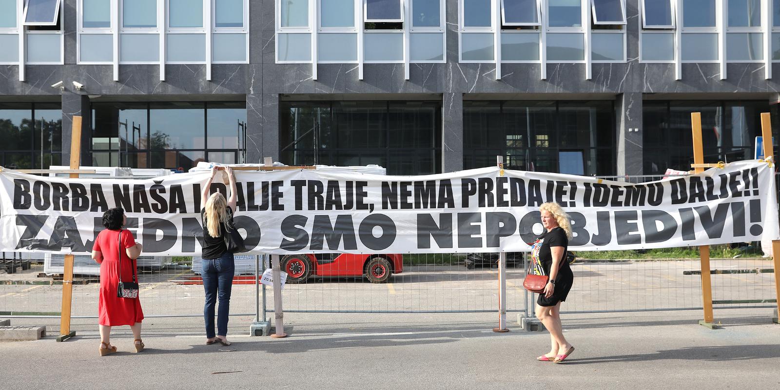 23.06.2023., Zagreb - Strajk sluzbenika i namjestenika na sudovima se nastavlja vec treci tjedan. Ministarstvo pravosudja i uprave dobilo je od predsjednika sudova najnovije podatke o broju sluzbenika u pravosudnim tijelima koji ne obavljaju redovne poslove. Prema sluzbenim podacima koje su Ministarstvu 20. lipnja dostavili predsjednici sudova, trenutno je u strajku 2.874 od ukupno nesto vise od 7.500 sluzbenika i namjestenika u pravosudnim tijelima  Photo: Patrik Macek/PIXSELL