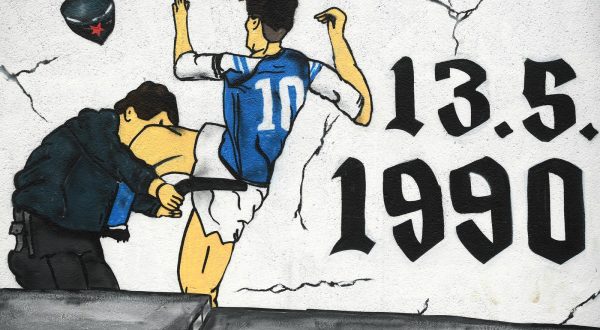 24.01.2021., Zagreb - Grafiti posveceni Dinamu na osnovnoj skoli Savski gaj. Zvonimir Boban udara milicajca na maksimiru u nikad odigranoj utakmici Dinamo Crvena zvezda 13.05.1990.rPhoto: Marko Lukunic/PIXSELL