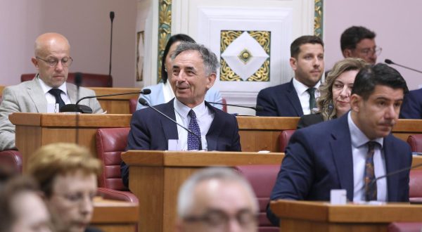 24.05.2023., Zagreb - Prijetnja zastupnika Milorada Pupovca da vise nece dolaziti u sabornicu zbog navodnih napada na SNV trajala je samo dva tjedna. Danas je naime uredno odradio obvezu clanova vladajuce koalicije i glasovao o raspravljenim tockama dnevnog reda.  Photo: Patrik Macek/PIXSELL