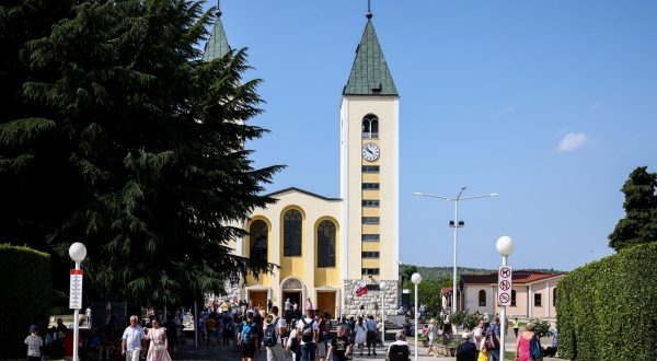 24.06.2023 Medjugorje, Bosna i Hercegovina - Hodocasnici iz cijeloga svijeta pristizu u Medjugorje kako bi nazocili 42. godisnjici Gospinog ukazanja. Photo: Denis Kapetanovic/PIXSELL
