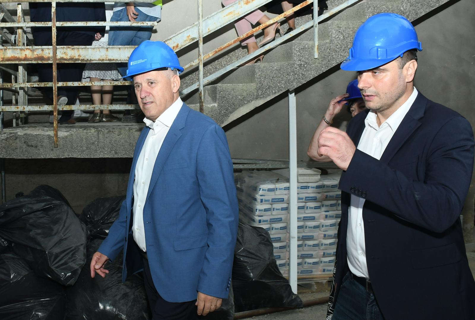 25.07.2023., Sisak -Branko Bacic u pratnji sisacko-moslavackog zupana Ivana Celjka obisao je  zgrade Nove interne u krugu Opce bolnice "Dr. Ivo Pedisic" Photo: Nikola Cutuk/PIXSELL