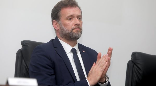 26.05.2023., Karlovac - Ministar obrane RH Mario Banozic nazocio je obiljezavanju Dana Hrvatske kopnene vojske u Karlovcu.  Dan Hrvatske kopnene vojske obiljezen je polaganjem vijenca ispred Zapovjednistva Hrvatske kopnene vojske, nakon cega je odrzana svecana akademija na kojoj su urucena promaknuca, odlikovanja, pohvale i nagrade pripadnicima Hrvatske kopnene vojske u prigodi obiljezavanja Dana Hrvatske vojske, Dana Hrvatske kopnene vojske i 32. obljetnice ustrojavanja Hrvatske vojske. Photo: Kristina Stedul Fabac/PIXSELL