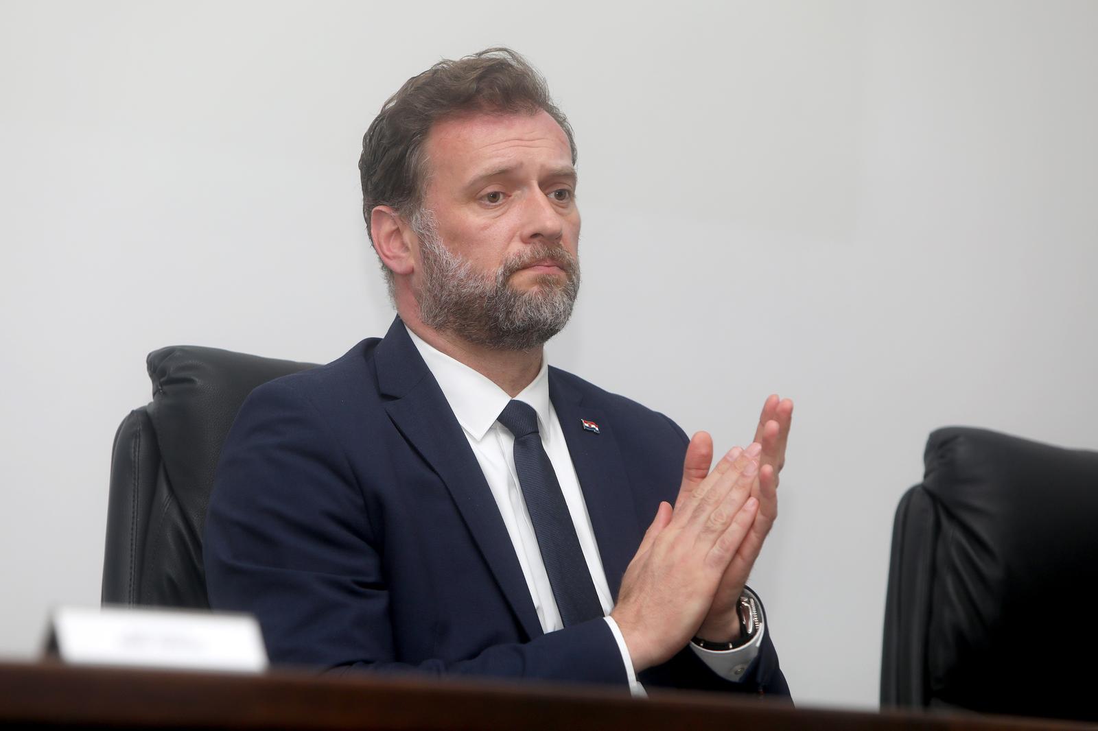 26.05.2023., Karlovac - Ministar obrane RH Mario Banozic nazocio je obiljezavanju Dana Hrvatske kopnene vojske u Karlovcu.  Dan Hrvatske kopnene vojske obiljezen je polaganjem vijenca ispred Zapovjednistva Hrvatske kopnene vojske, nakon cega je odrzana svecana akademija na kojoj su urucena promaknuca, odlikovanja, pohvale i nagrade pripadnicima Hrvatske kopnene vojske u prigodi obiljezavanja Dana Hrvatske vojske, Dana Hrvatske kopnene vojske i 32. obljetnice ustrojavanja Hrvatske vojske. Photo: Kristina Stedul Fabac/PIXSELL