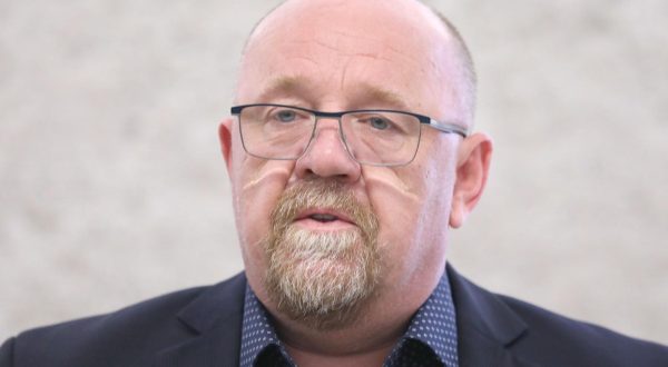 26.06.2023., Zagreb - Na konferenciji za medije odrzanoj u Saboru zastupnik Davor Dretar govorio je o katastrofalnim tucama koje su pogodile sjeverozapad Hrvatske, zahtjevu za podnosenjem ostavke ministrice poljoprivrede zbog neprovodjenja vazeceg Zakona o sustavu obrane od tuce iz 2007. godine te najavi prosvjeda zbog neprovodjenja obrane od tuce.
. Photo: Patrik Macek/PIXSELL