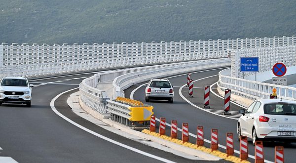 26.07.2023., Pogled na Peljeski most koji je otvoren 26. srpnja 2022. godine. Most je  dugacak 2404 metara i naveca visina iznad mora iznosi 55 metara. Glavna je prometna poveznica kontinentalne Hrvatske s poluotokom Peljescem. Photo: Matko Begovic/PIXSELL