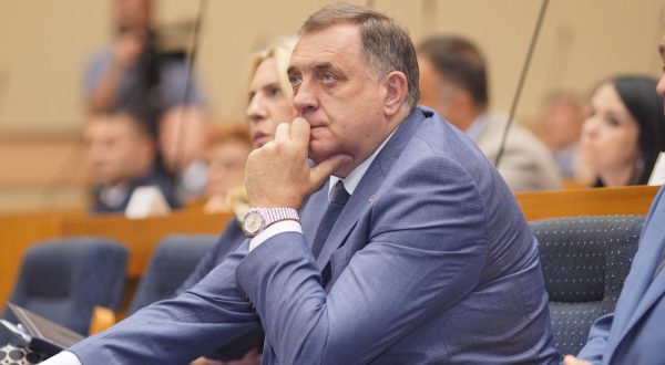 27.06.2023., Narodna skupstina RS, Banja Luka (BiH) – Osma posebna sjednica Narodne skupstine na cijem usvojenom dnevnom redu je razmatranje Prijedloga zakona o neprimjenjivanju odluka Ustavnog suda BiH, po hitnom postupku. Ovaj akt koji su predlozili predsjednik Republike Srpske Milorad Dodik, narodni poslanici i Vlada Srpske predvidja da se odluke Ustavnog suda BiH neće primjenjivati i izvrsavati na teritoriji Republike Srpske dok Parlamentarna skupština BiH ne donese zakon o ovom sudu.

 Photo: Dejan Rakita/PIXSELL