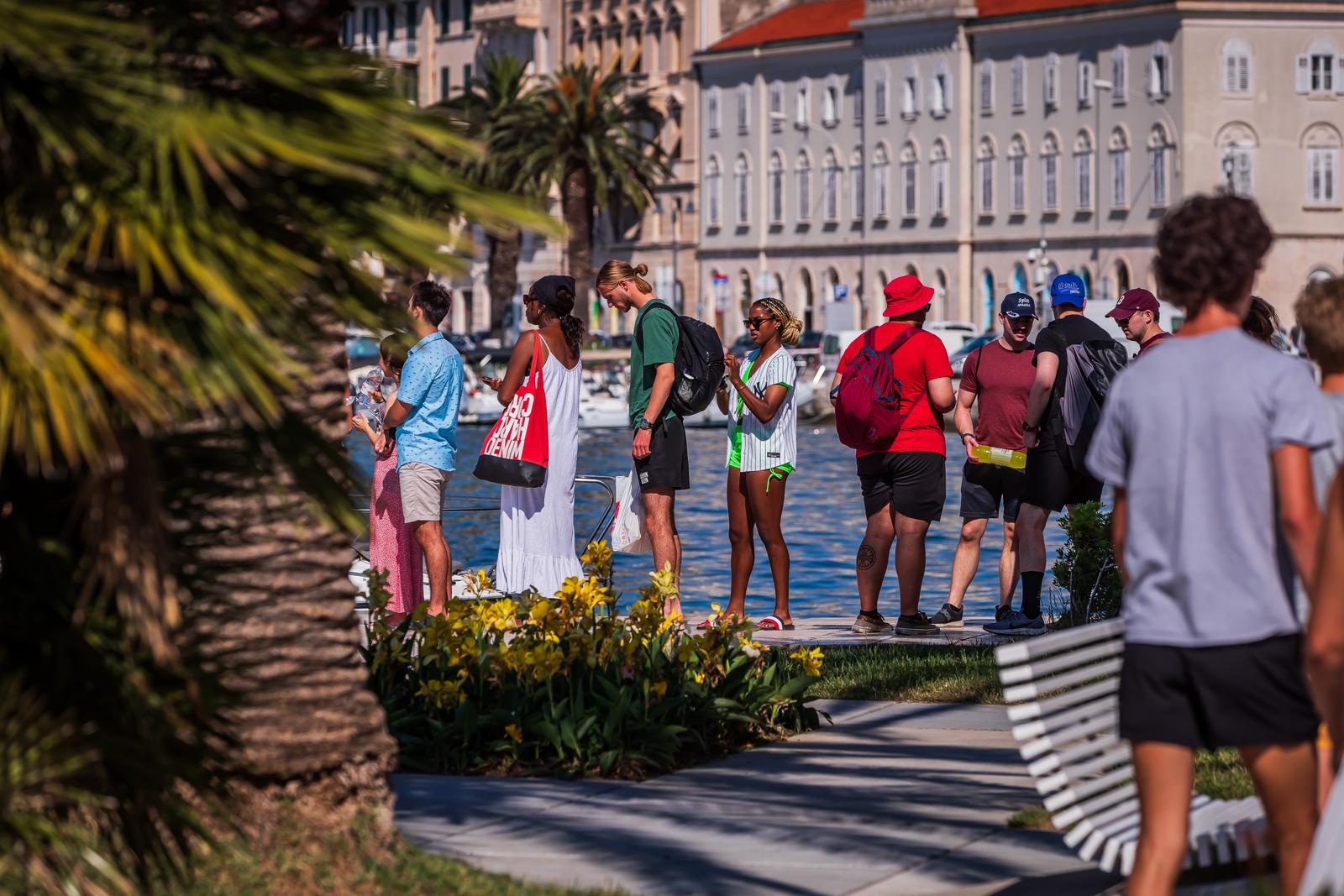 27.06.2023., Split - Turisti u setnji Splitskom Rivom. Photo: Zvonimir Barisin/PIXSELL