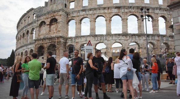 27.06.2023., Pula - Robbie Williams odrzao je svoj prvi od dva koncerta u Puli. Photo: Sasa Miljevic/PIXSELL