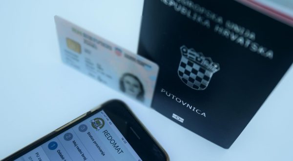 28.2.2023., Zagreb - U protekle gotovo tri godine, istekao je rok vazenja 221.387 osobnih iskaznica, 411.905 putovnica i 78.524 vozacke dozvole. Podaci su to Ministarstva unutarnjih poslova koji je sredinom veljace sugerirao gradjanima da, iako se spomenuti istekli osobni dokumenti jos uvijek smatraju vazecima, podnesu zahtjev za izradu novih. Photo: Neva Zganec/PIXSELL