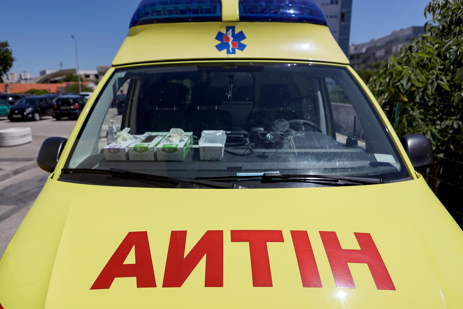 29.06.2023., Zadar  - Vozaci Hitne pomoci podrzali prosvjed i uhicenog kolegu tako sto su u 12 sati upalili sirene na 30 sekundi za 30 dana zatvora Photo: Sime Zelic/PIXSELL