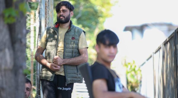 29.07.2022., Zagreb - Migranti naselili rusevnu zgradu na zagrebackom Glavnom kolodvoru. Photo: Matija Habljak/PIXSELL