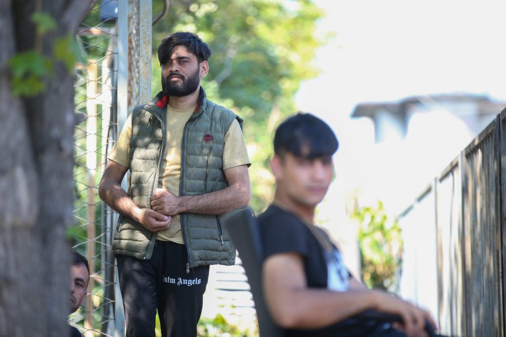 29.07.2022., Zagreb - Migranti naselili rusevnu zgradu na zagrebackom Glavnom kolodvoru. Photo: Matija Habljak/PIXSELL