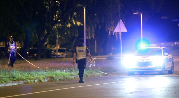 29.07.2023., Zagreb - Ulica Antuna Soljana. Policijski ocevid na mjestu nesrece gdje je osobni automobil u blizini pjesackog prijelaza naletio i udario dvije djevojcice. Photo: Sanjin Strukic/PIXSELL
