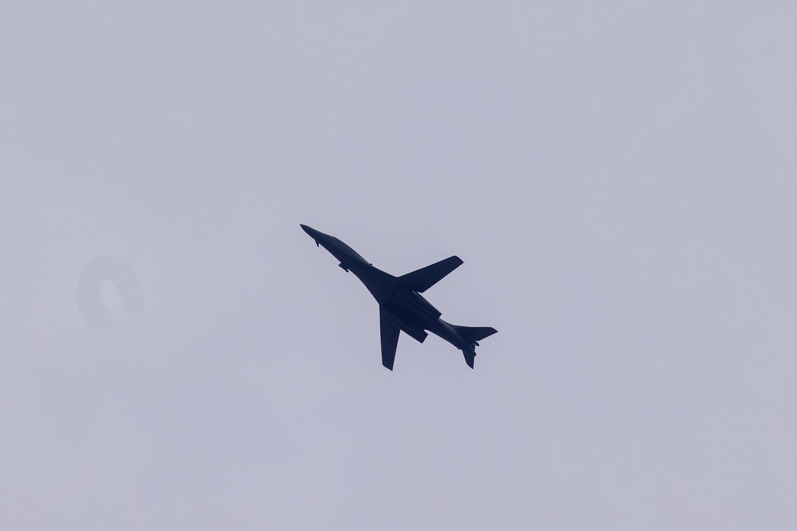 30.05.2023., Sarajevo, Bosna i Hercegovina - Dva americka aviona tipa bombarder B-1B Lancer preletili su danas nseto iza 15 sati iznad Bosne i Hercegovine, a iz SAD-a su ranije najavili da je nalet znak prijateljstva i podrske SAD-a Bosni i Hercegovini. Photo: Armin Durgut/PIXSELL