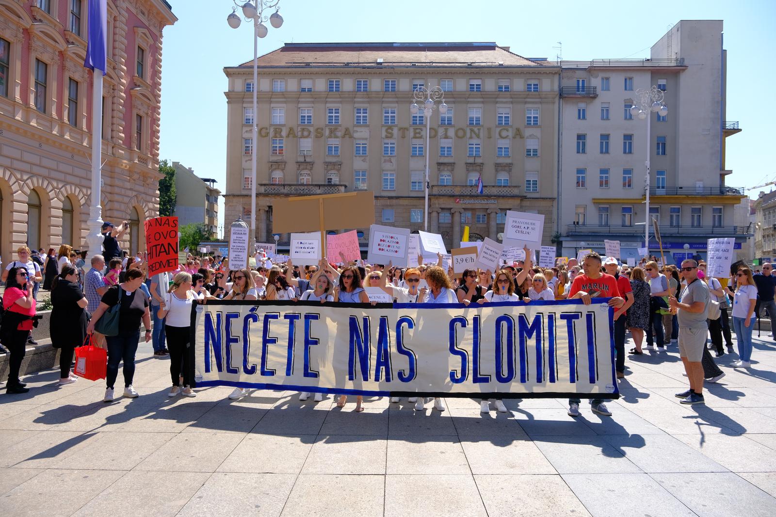 30.06.2023.,Zagreb - U 11 sati u Zagrebu zapoceo je mirni prosvjed Sindikata drzavnih i lokalnih sluzbenika i namjestenika. Ni nakon cetiri tjedna njihov strajk nije urodio plodom pa su se odlucili na sljedeci korak. Photo: Slaven Branislav Babic/PIXSELL