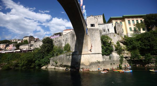 30.07.2023. Mostar, Bosna i Hercegovina - Odrzani 457. tradicionalni skokovi sa Starog mosta u Mostaru. Pobjednik skokova na glavu bio je Edvald Krnic iz Crne Gore, dok je u kategoriji skokovi na noge pobijedio Igor Kazic  Photo: Denis Kapetanovic/PIXSELL