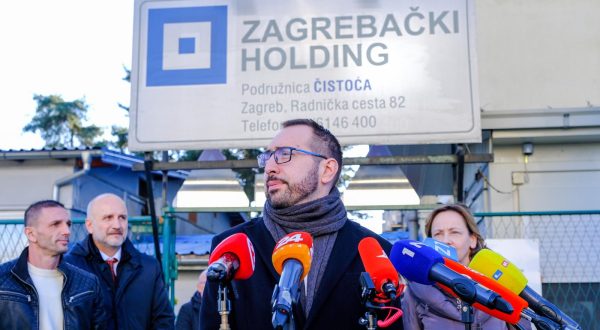 31.01.2023., Zagreb - Tomislav Tomasevic dao je izjavu za medije nakon sastanka s predstavnicima radnika Cistoce. Photo: Slaven Branislav Babic/PIXSELL