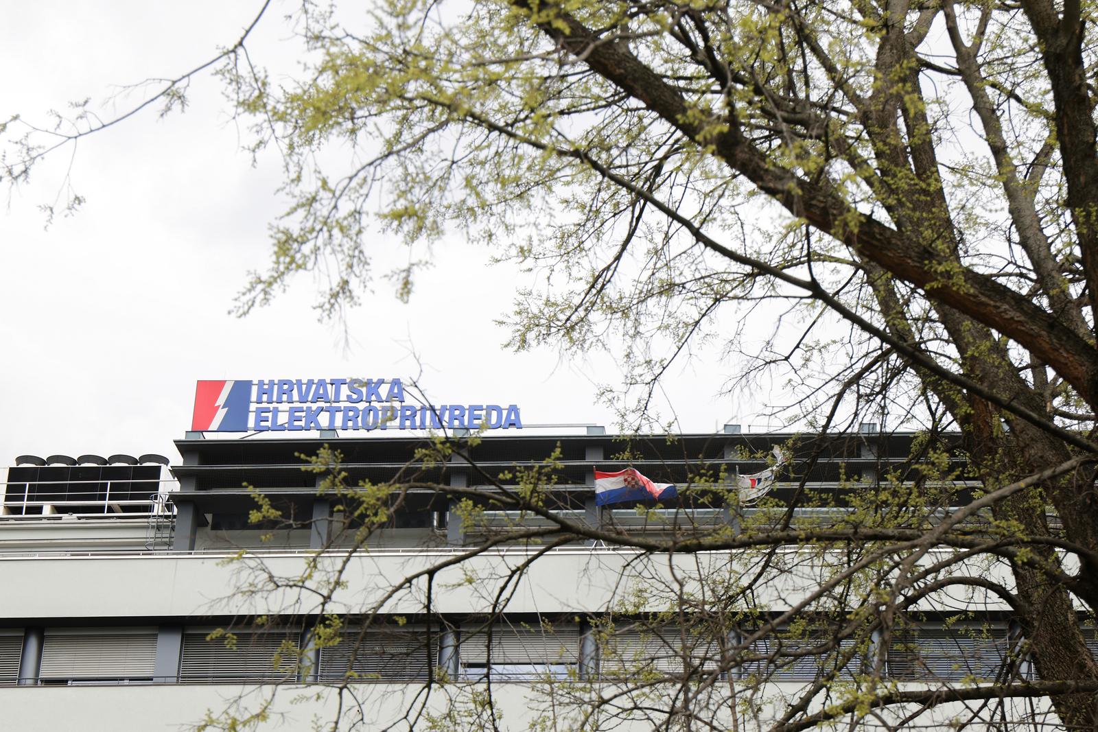 31.03.2023., Zagreb - Strukovni sindikat radnika Hrvatske elektroprivrede - Tehnos odrzao je konferenciju za medije na temu Ignoriranje misljenja vise tisuca radnika nije opcija.  Zbog sve veceg nezadovoljstva radnika, sindikat TEHNOS je prije nesto vise od mjesec dana pokrenuo "Inicijativu za dostojno i povecano vrednovanje rada u HEP grupi" te do sada je zahtjeve potpisalo oko 4000 radnika. Taj broj je cetiri puta veci od broja clanova TEHNOS-a sto pokazuje da je ova inicijativa prerasla sindikalno clanstvo i postala spontana akcija svih radnika, sto je i bio njen cilj. S obzirom na to da je Uprava HEP-a ignorirala zahtjev za sastanak, iz sindikata su sami odredili termin u kojem ce predstavnici radnika doci i uzivo iznijeti zahtjeve Upravi. Nakon konferencije za medije clanovi sindikata uputili su se prema porti zgrade HEP-a te nisu primljeni na razgovor.  Photo: Luka Stanzl/PIXSELL