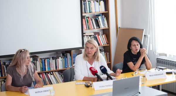 31.07.2023., Zagreb - U Kuci ljudskih prava odrzana je konferencija za medije "Osiguravanje prava zrtvama" u povodu dvije godine od stupanja na snagu Zakona o civilnim stradalnicima iz Domovinskog rata te visegodisnjeg provodjenja Zakona o pravima zrtava seksualnog nasilja za vrijeme oruzane agresije na Republiku Hrvatsku u Domovinskom ratu. Bozica Ciboci iz Documente - Centra za suocavanje s prosloscu, Vesna Terselic iz Documente - Centra za suocavanje s prosloscu, Nela Pamukovic iz Centra za zene zrtve rata - Rosa Photo: Neva Zganec/PIXSELL