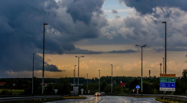 18.07.2021., Petrijevci - Tijekom predvecerja grmljavinsko nevrijeme zahvatilo je istok Hrvatske.