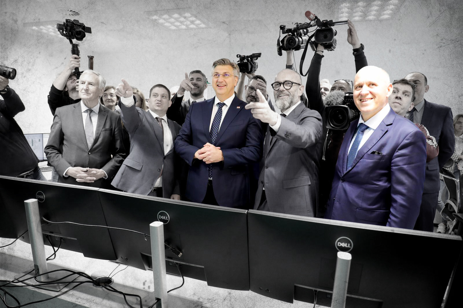 19.04.2023., Ston - Svecano otvorenje Stonske obilaznice koja cini posljednju fazu projekta "Cestovna povezanost s juznom Dalmacijom" u sklopu koje je u srpnju prosle godine otvoren Peljeski most. Obilazak Centra za kontrolu i upravljanje prometom Zaradeze.  potpredsjednik Vlade i ministar mora, prometa i infrastrukture Oleg Butkovic, predsjednik Vlade Andrej Plenkovic, predsjednik Uprave Hrvatskih cesta Josip Skoric, potpredsjednik Vlade i ministar prostornoga uredjenja, graditeljstva i drzavne imovine Branko Bacic Photo: Grgo Jelavic/PIXSELL