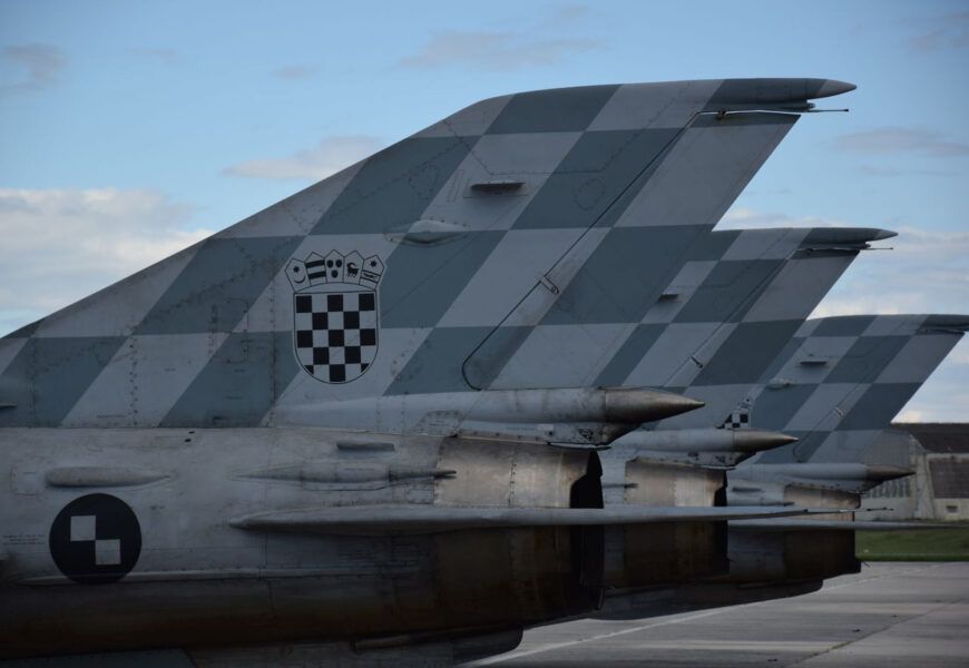 Eskadrila borbenih aviona (EBA) 91. zrakoplovne baze Hrvatskog ratnog zrakoplovstva zapo?ela je u ponedjeljak, 3. lipnja 2019. sudjelovanje s avionima MiG-21 na multinacionalnoj zdruenoj vojnoj vjebi "Astral Knight 2019".