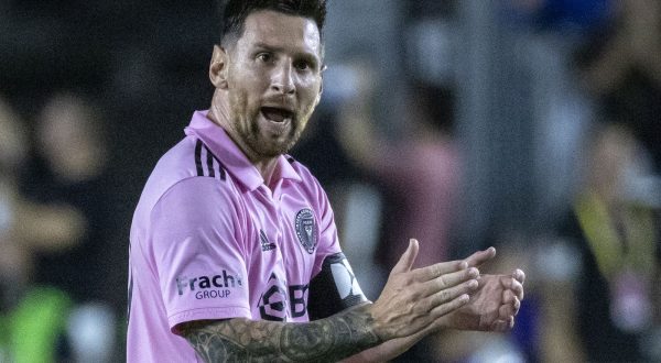 epa10761290 Inter Miami CF player Argentine Lionel Messi celebrates his goal during the Soccer Leagues Cup match between Cruz Azul and Inter Miami CF outside DRV PNK Stadium in Fort Lauderdale, Florida, USA, 21 July 2023.  EPA/CRISTOBAL HERRERA-ULASHKEVICH