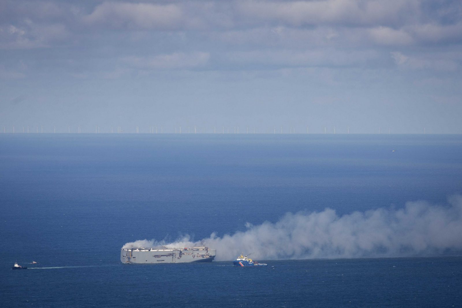 epa10770008 The cargo ship Fremantle Highway is on fire in the North Sea north of Ameland, the Netherlands, 26 July 2023. A fire broke out overnight on 26 July on the Fremantle Highway, a freighter with 23 crew members onboard, in the North Sea, north of Ameland. According to the Dutch Coast Guard, one person died, and several got hurt.  EPA/JAN SPOELSTRA