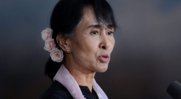 epa10779214 (FILE) - Aung San Suu Kyi, Myanmar's opposition leader and general secretary of the National League for Democracy (NLD), delivers remarks after accepting the Congressional Gold Medal during a ceremony on Capitol Hill in Washington DC, USA, 19 September 2012 (reissued 01 August 2023). According to state media, Myanmar's Chairman of the State Administration Council granted amnesty on 01 August 2023 to ousted civilian leader Aung San Suu Kyi for a number of offenses, more than two years after she was detained in the 2021 military coup.  EPA/MICHAEL REYNOLDS *** Local Caption *** 50527613