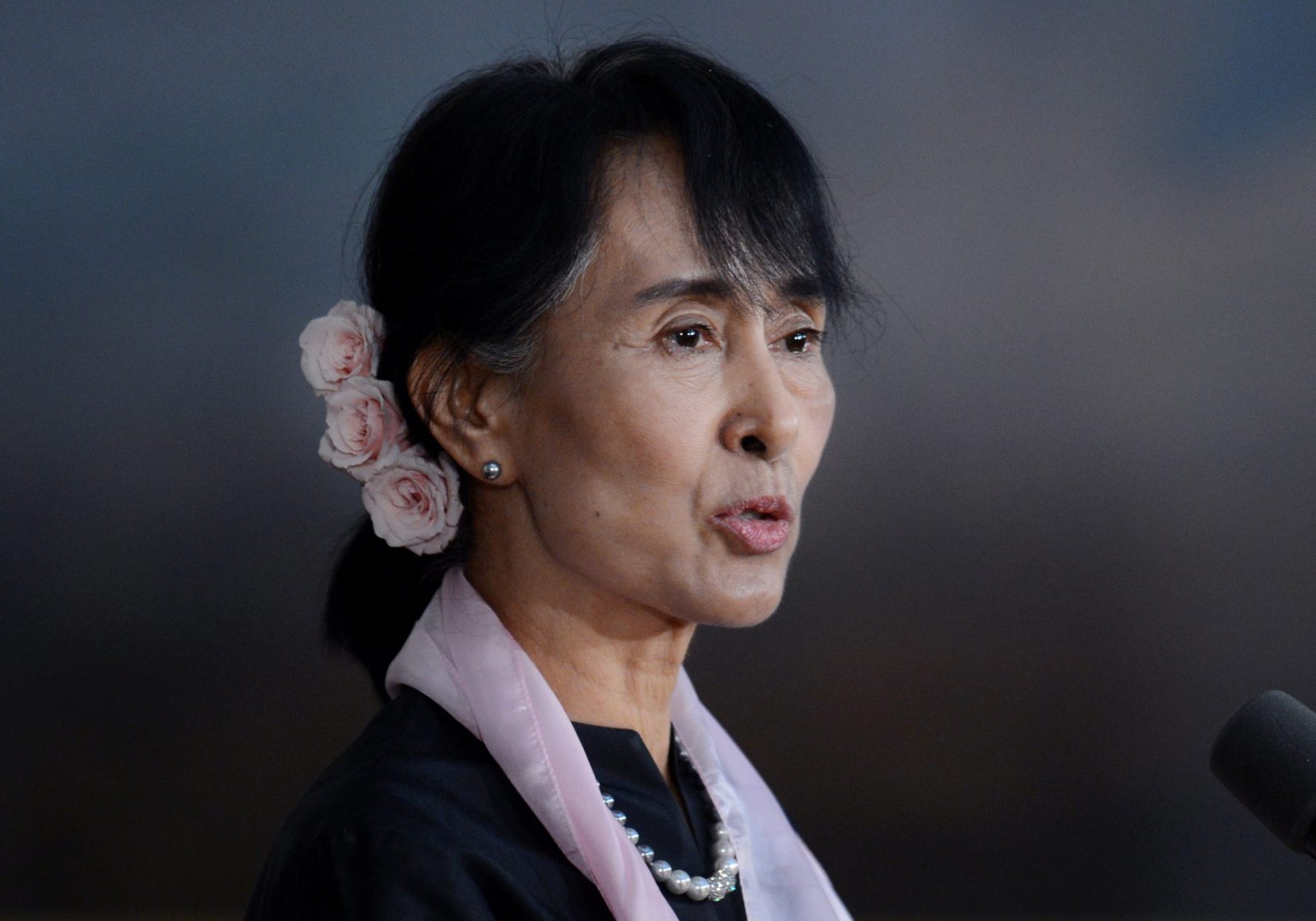 epa10779214 (FILE) - Aung San Suu Kyi, Myanmar's opposition leader and general secretary of the National League for Democracy (NLD), delivers remarks after accepting the Congressional Gold Medal during a ceremony on Capitol Hill in Washington DC, USA, 19 September 2012 (reissued 01 August 2023). According to state media, Myanmar's Chairman of the State Administration Council granted amnesty on 01 August 2023 to ousted civilian leader Aung San Suu Kyi for a number of offenses, more than two years after she was detained in the 2021 military coup.  EPA/MICHAEL REYNOLDS *** Local Caption *** 50527613