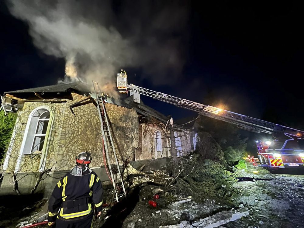 epa10780870 A handout photo made available by Ukrainian State Emergency Service shows Ukrainian rescuers try to put out a fire after a Russian drone hit a private building in a village of Kyiv region, Ukraine, 02 August 2023, amid the Russian invasion. Ukraine was attacked by Russian shock drones early 02 August, with 23 being shot down, according to a statement from the Ukraine Air Force. Russian troops entered Ukrainian territory in February 2022, starting a conflict that has provoked destruction and a humanitarian crisis.  EPA/STATE EMERGENCY SERVICE / HANDOUT BEST QUALITY AVAILABLE HANDOUT EDITORIAL USE ONLY/NO SALES