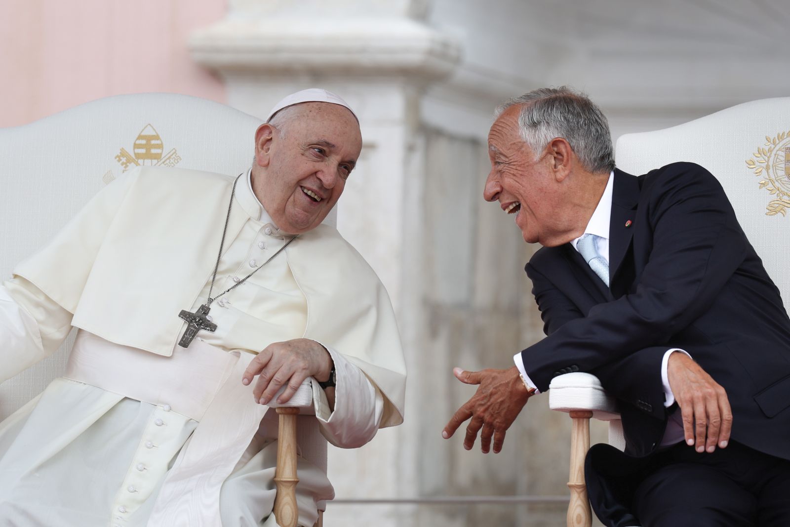 epa10781115 Pope Francis during a meeting with Portugal's President Marcelo Rebelo de Sousa at the Belem Palace in Lisbon, Portugal, 02 August 2023. The Pontiff is in Portugal on the occasion of World Youth Day (WYD), one of the main events of the Church that gathers the Pope with youngsters from around the world, that takes place until 06 August.  EPA/TIAGO PETINGA / POOL