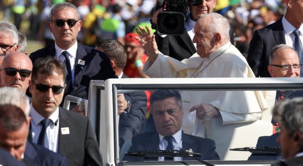 epa10783260 Pope Francis arrives to attend a welcome ceremony in Meeting Hill at Parque Eduardo VII in Lisbon, Portugal, 03 August 2023. The Pontiff is in Portugal on the occasion of World Youth Day (WYD), one of the main events of the Church that gathers the Pope with youngsters from around the world, that takes place until 06 August.  EPA/MIGUEL A. LOPES / POOL