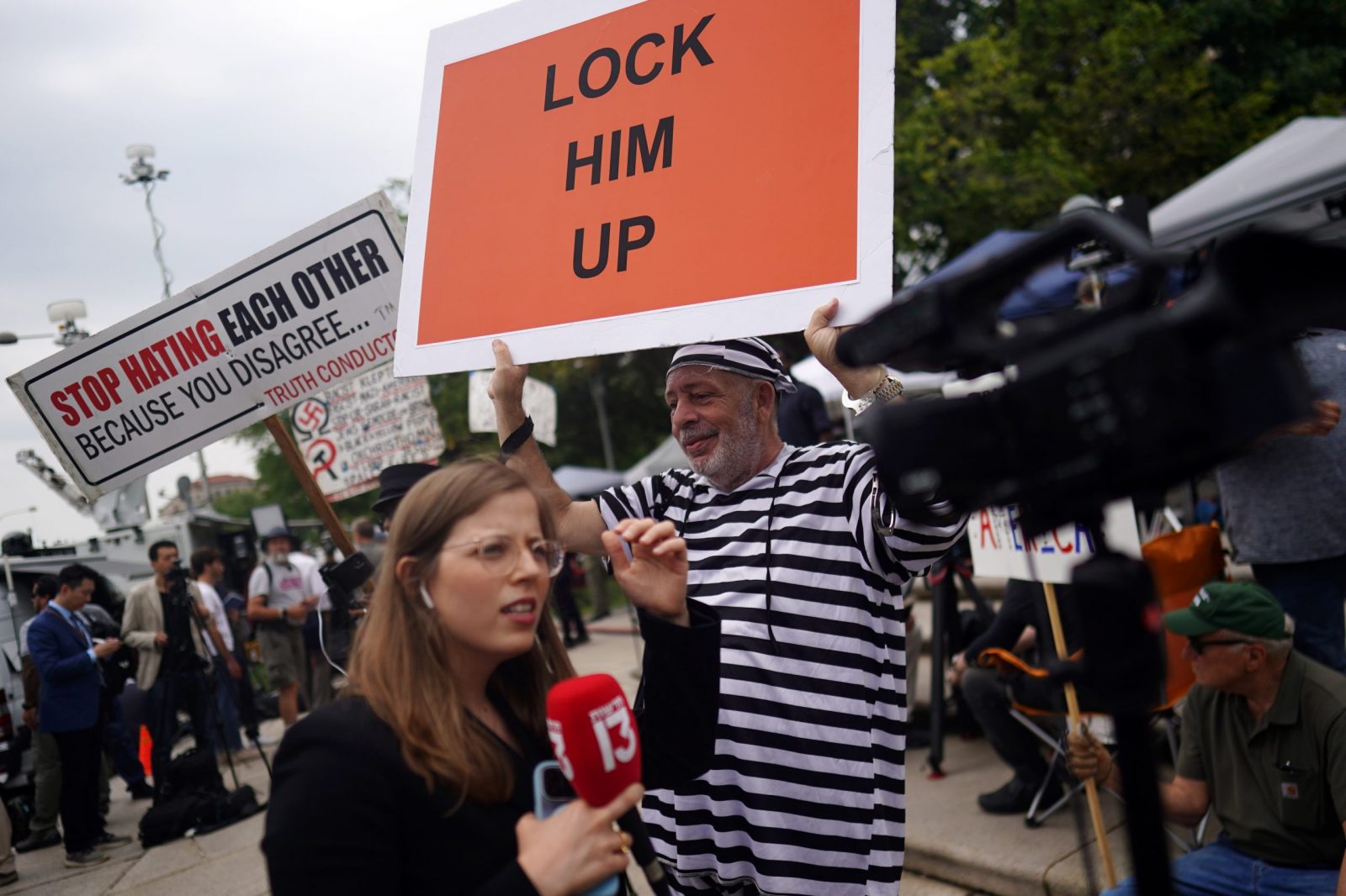 epa10783396 Members of the media and protesters gather outside the E. Barrett Prettyman United States Courthouse, where Judge Tanya Sue Chutkan will arraign former US President Donald J. Trump in Washington, DC, USA, 03 August 2023. A federal grand jury has indicted Trump over his efforts to overturn the 2020 presidential election.  EPA/WILL OLIVER
