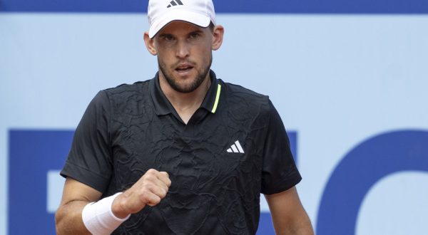 epa10755360 Dominic Thiem of Austria reacts during his game against Hamad Medjedovic of Serbia at the Swiss Open tennis tournament in Gstaad, Switzerland, 19 July 2023.  EPA/PETER SCHNEIDER