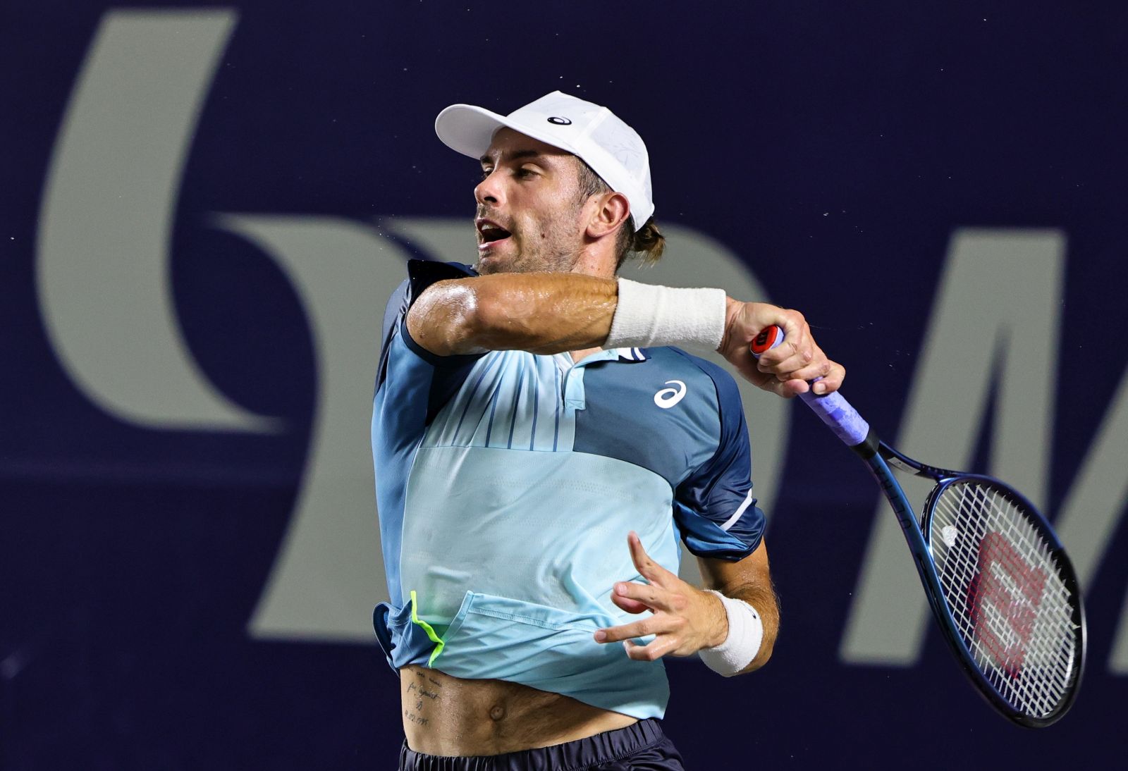 epa10785386 Borna Coric of Croatia in action against Stefanos Tsitsipas of Greece during the Mifel Tennis Open by Telcel Oppo Los Cabos Tournament, in the state of Baja California Sur, Mexico, 05 August 2023.  EPA/JORGE REYES