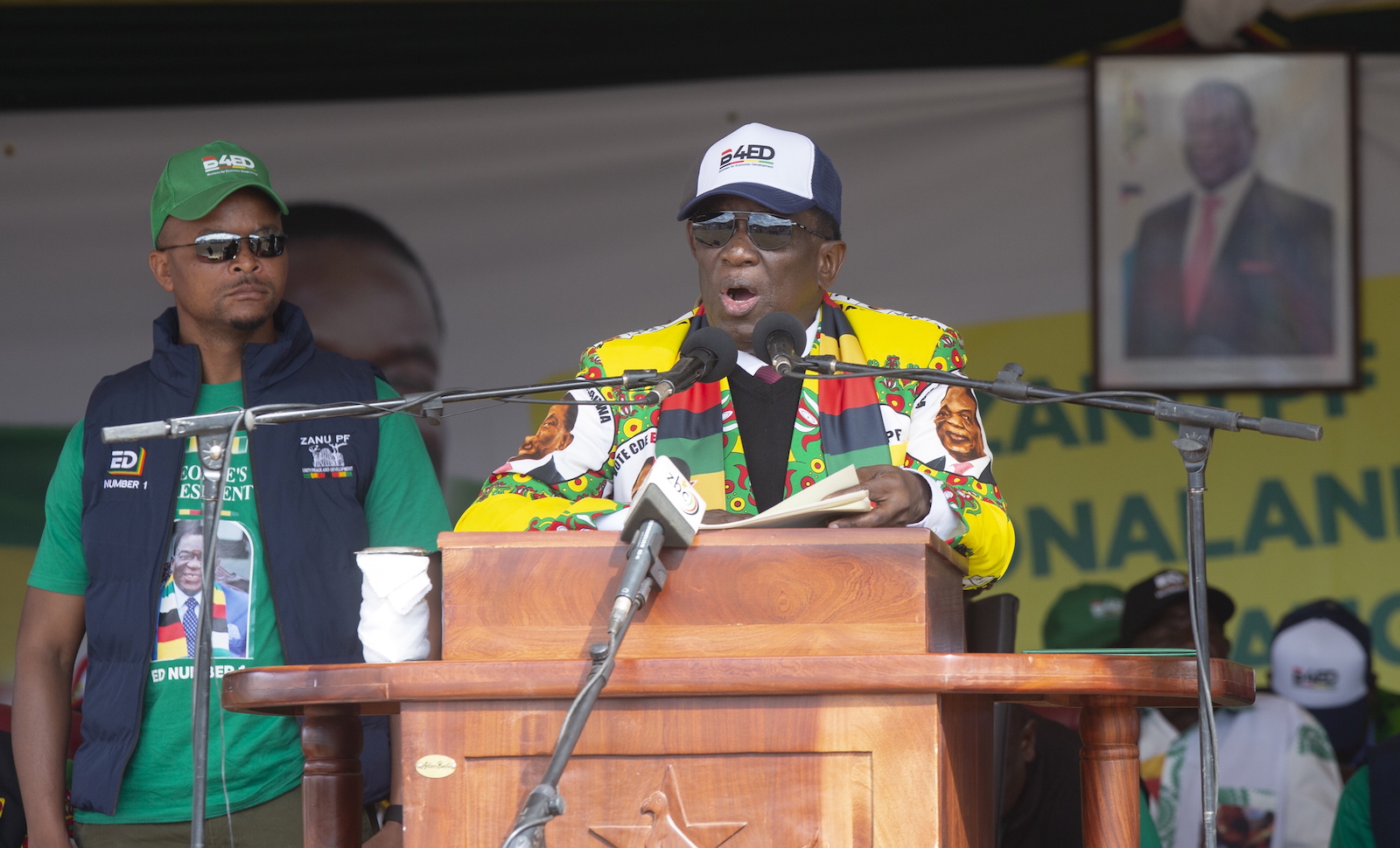 epa10786804 Zimbabwean President and Zanu PF leader Emmerson Mmangagwa  (R) addresses a 2023 election campaign event in Uzumba, Maramba, Zimbabwe, 05 August 2023. Zimbabweans go to the polls on 23 August 2023.  EPA/AARON UFUMELI