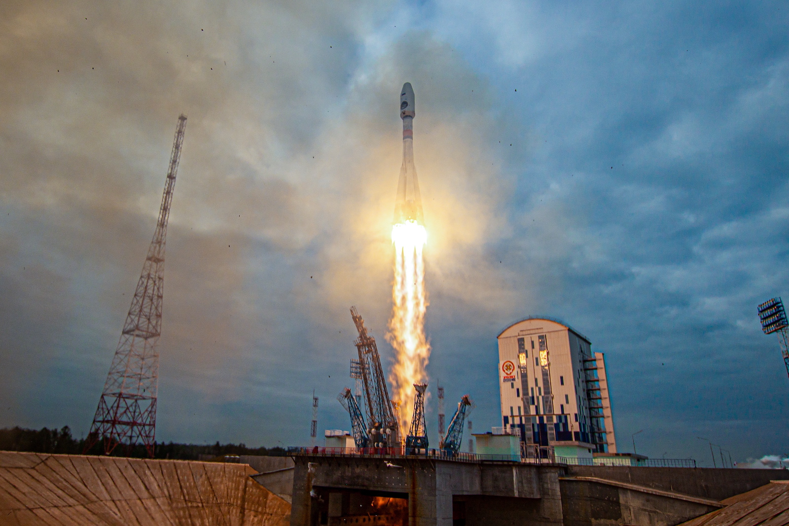 epa10794400 A handout image made available by the Roscosmos State Space Corporation shows the Soyuz-2.1b rocket with the moon lander Luna 25 (Moon) automatic station as it takes off from a launch pad at the Vostochny Cosmodrome, outside the city of Tsiolkovsky, some 180 km north of Blagoveschensk, in the far eastern Amur region, Russia, 11 August 2023. The Soyuz rocket with the first lunar spacecraft in the history of modern Russia was launched from the Vostochny Cosmodrome. Luna-25 will be the first station in the world to land in the near-polar zone of the Moon, on difficult terrain.  EPA/ROSCOSMOS STATE SPACE CORPORATION  HANDOUT EDITORIAL USE ONLY/NO SALES