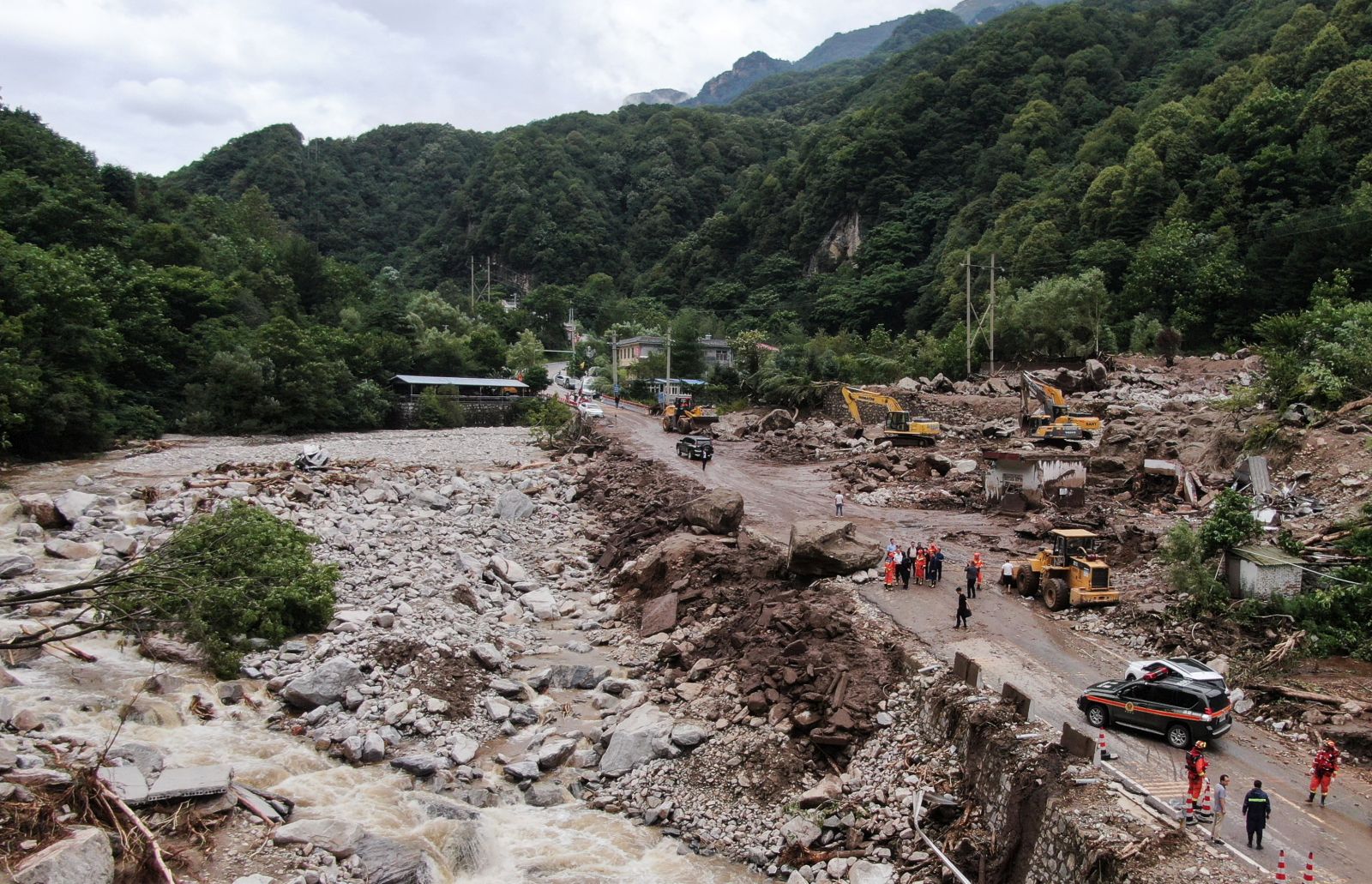 epa10796369 This aerial photo shows the site of the mud slide in Weiziping Village of Luanzhen Township on the outskirts of Chang'an District, Xi'an of northwest China's Shaanxi Province 12 August 2023. Two people are confirmed dead and 16 others are missing after torrential rains caused a rock and mud slide in the suburbs of Xi'an, capital of northwest China's Shaanxi Province, Friday evening, local authorities said.  EPA/XINHUA / Zou Jingyi CHINA OUT / UK AND IRELAND OUT  /       MANDATORY CREDIT  EDITORIAL USE ONLY